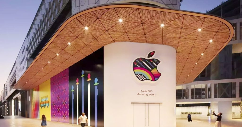 Apple new store Saket in delhi