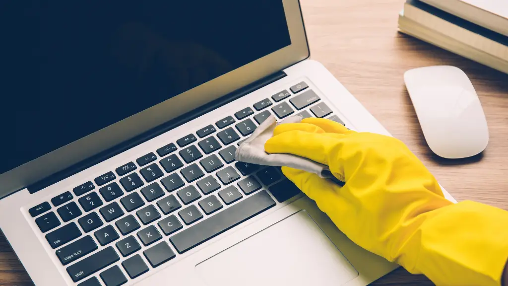 How to Prepare Your Laptop Before Selling It - Complete Guide for 2025 3 Clean Your Laptop Physically